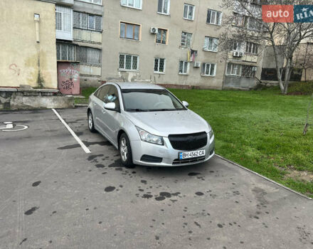 Серый Шевроле Круз, объемом двигателя 1.6 л и пробегом 142 тыс. км за 6500 $, фото 2 на Automoto.ua