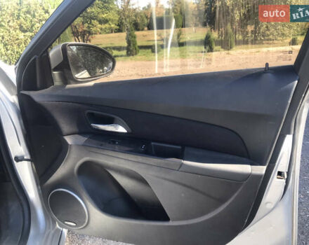 Серый Шевроле Круз, объемом двигателя 1.4 л и пробегом 132 тыс. км за 8000 $, фото 16 на Automoto.ua