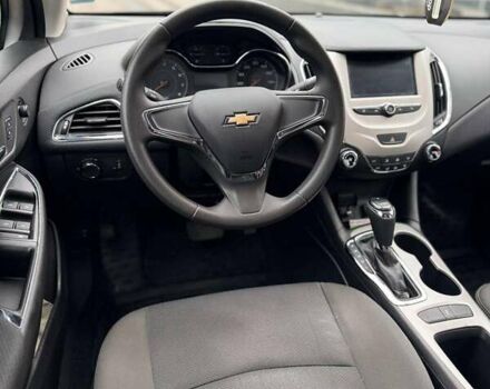 Сірий Шевроле Круз, об'ємом двигуна 1.4 л та пробігом 64 тис. км за 10000 $, фото 5 на Automoto.ua