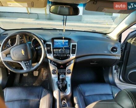 Серый Шевроле Круз, объемом двигателя 2 л и пробегом 270 тыс. км за 8500 $, фото 5 на Automoto.ua