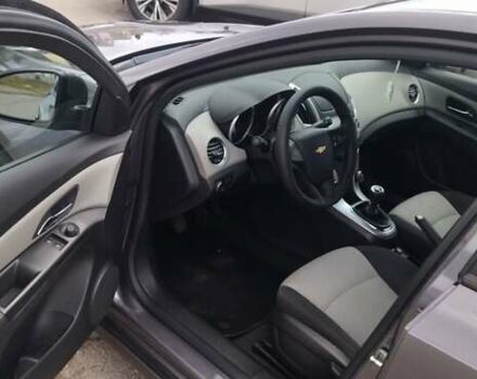 Серый Шевроле Круз, объемом двигателя 1.6 л и пробегом 188 тыс. км за 7200 $, фото 4 на Automoto.ua