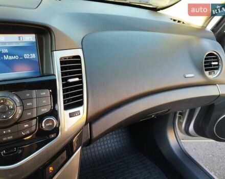 Серый Шевроле Круз, объемом двигателя 2 л и пробегом 270 тыс. км за 8500 $, фото 9 на Automoto.ua