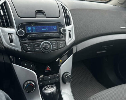 Серый Шевроле Круз, объемом двигателя 1.6 л и пробегом 216 тыс. км за 7300 $, фото 9 на Automoto.ua