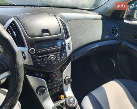 Серый Шевроле Круз, объемом двигателя 1.6 л и пробегом 45 тыс. км за 10300 $, фото 1 на Automoto.ua