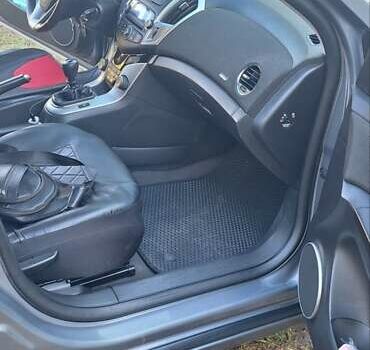 Серый Шевроле Круз, объемом двигателя 1.6 л и пробегом 201 тыс. км за 7500 $, фото 13 на Automoto.ua