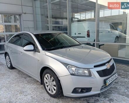 Серый Шевроле Круз, объемом двигателя 1.8 л и пробегом 297 тыс. км за 4950 $, фото 1 на Automoto.ua