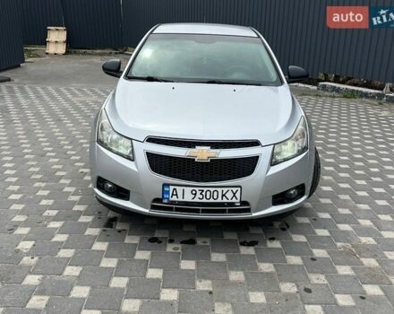 Серый Шевроле Круз, объемом двигателя 1.8 л и пробегом 240 тыс. км за 6200 $, фото 1 на Automoto.ua