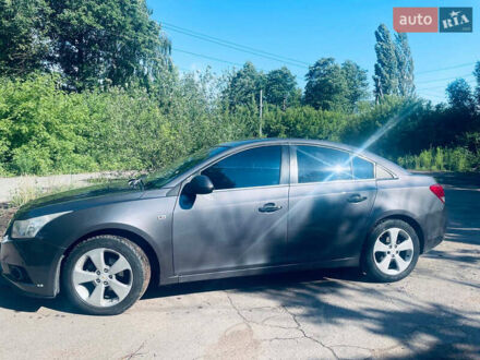 Серый Шевроле Круз, объемом двигателя 1.79 л и пробегом 180 тыс. км за 6500 $, фото 1 на Automoto.ua