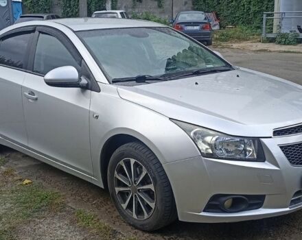 Серый Шевроле Круз, объемом двигателя 1.8 л и пробегом 182 тыс. км за 7000 $, фото 1 на Automoto.ua