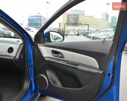 Синий Шевроле Круз, объемом двигателя 2 л и пробегом 160 тыс. км за 8999 $, фото 31 на Automoto.ua