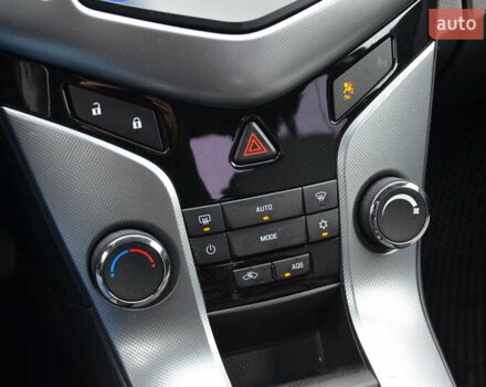 Синий Шевроле Круз, объемом двигателя 2 л и пробегом 160 тыс. км за 8999 $, фото 21 на Automoto.ua