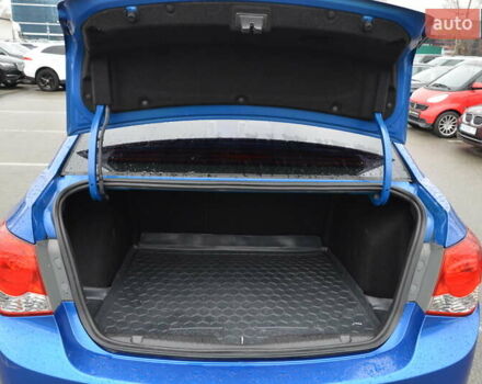 Синий Шевроле Круз, объемом двигателя 2 л и пробегом 160 тыс. км за 8999 $, фото 28 на Automoto.ua