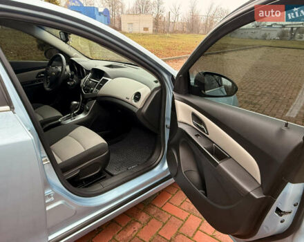 Синий Шевроле Круз, объемом двигателя 1.8 л и пробегом 249 тыс. км за 6300 $, фото 26 на Automoto.ua