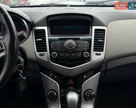 Синий Шевроле Круз, объемом двигателя 1.6 л и пробегом 155 тыс. км за 8700 $, фото 12 на Automoto.ua