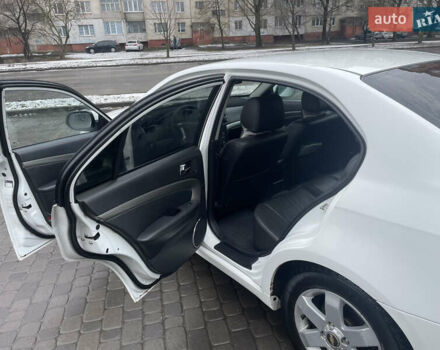 Белый Шевроле Эпика, объемом двигателя 2.5 л и пробегом 230 тыс. км за 4300 $, фото 5 на Automoto.ua