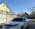 Белый Шевроле Эпика, объемом двигателя 2 л и пробегом 273 тыс. км за 3800 $, фото 1 на Automoto.ua