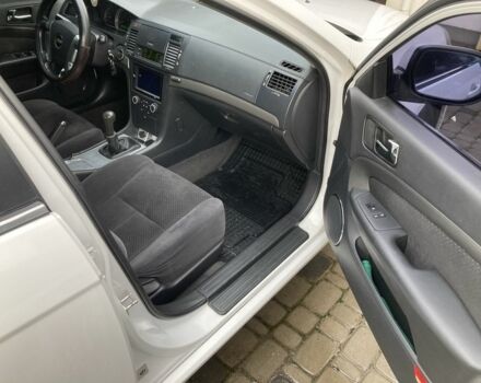 Білий Шевроле Епіка, об'ємом двигуна 2 л та пробігом 296 тис. км за 5100 $, фото 6 на Automoto.ua