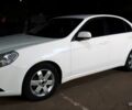 Белый Шевроле Эпика, объемом двигателя 2 л и пробегом 160 тыс. км за 4400 $, фото 4 на Automoto.ua