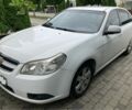 Белый Шевроле Эпика, объемом двигателя 2 л и пробегом 300 тыс. км за 4401 $, фото 1 на Automoto.ua