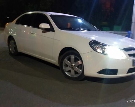 Белый Шевроле Эпика, объемом двигателя 2 л и пробегом 160 тыс. км за 4400 $, фото 1 на Automoto.ua