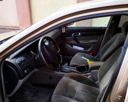 Бежевий Шевроле Епіка, об'ємом двигуна 2 л та пробігом 250 тис. км за 3500 $, фото 4 на Automoto.ua