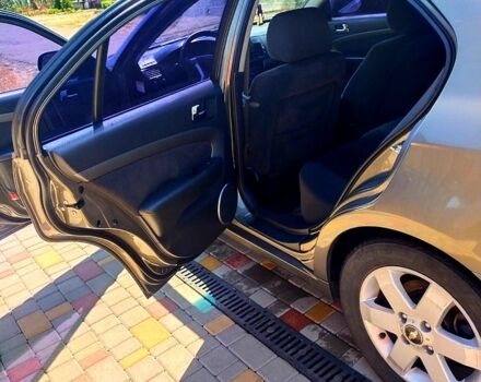 Бежевий Шевроле Епіка, об'ємом двигуна 2 л та пробігом 155 тис. км за 6000 $, фото 1 на Automoto.ua