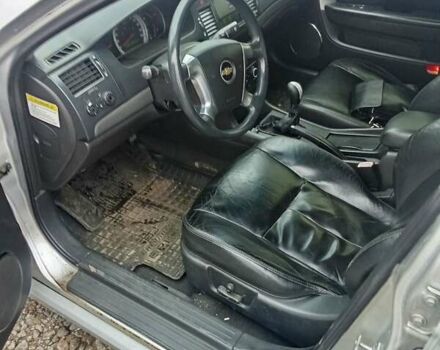 Серый Шевроле Эпика, объемом двигателя 2 л и пробегом 220 тыс. км за 2000 $, фото 6 на Automoto.ua