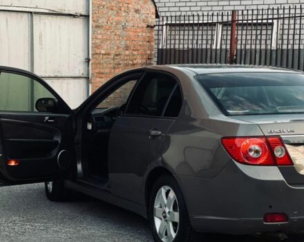 Серый Шевроле Эпика, объемом двигателя 2 л и пробегом 214 тыс. км за 3800 $, фото 4 на Automoto.ua