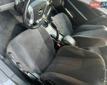 Сірий Шевроле Епіка, об'ємом двигуна 2 л та пробігом 192 тис. км за 5700 $, фото 20 на Automoto.ua