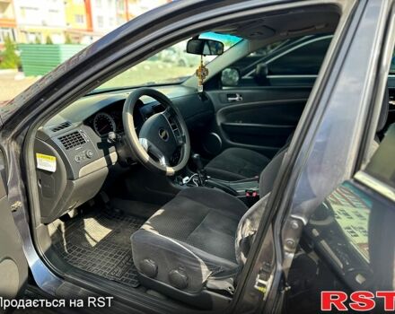 Синій Шевроле Епіка, об'ємом двигуна 2 л та пробігом 236 тис. км за 5300 $, фото 3 на Automoto.ua