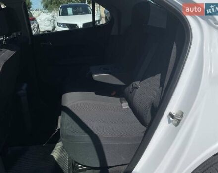 Білий Шевроле Еквінокс, об'ємом двигуна 2.38 л та пробігом 186 тис. км за 9900 $, фото 11 на Automoto.ua