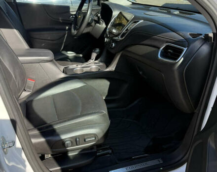 Белый Шевроле Эквинокс, объемом двигателя 2 л и пробегом 125 тыс. км за 20000 $, фото 2 на Automoto.ua