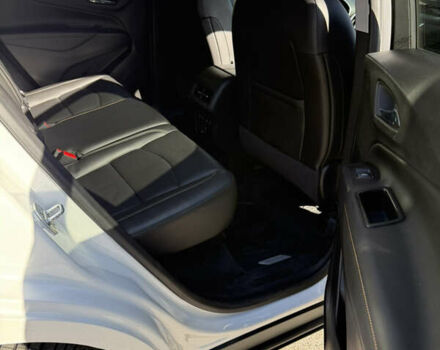 Белый Шевроле Эквинокс, объемом двигателя 2 л и пробегом 125 тыс. км за 20000 $, фото 4 на Automoto.ua