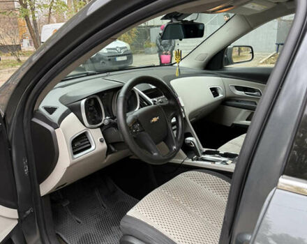 Серый Шевроле Эквинокс, объемом двигателя 2.38 л и пробегом 343 тыс. км за 7500 $, фото 6 на Automoto.ua