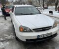 Белый Шевроле Эванда, объемом двигателя 2 л и пробегом 300 тыс. км за 3700 $, фото 1 на Automoto.ua