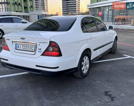 Белый Шевроле Эванда, объемом двигателя 2 л и пробегом 257 тыс. км за 4400 $, фото 4 на Automoto.ua