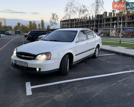 Белый Шевроле Эванда, объемом двигателя 2 л и пробегом 257 тыс. км за 4400 $, фото 1 на Automoto.ua