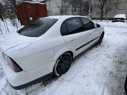 Белый Шевроле Эванда, объемом двигателя 2 л и пробегом 300 тыс. км за 3399 $, фото 1 на Automoto.ua