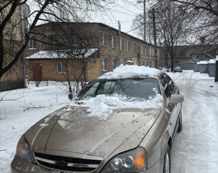 Бежевий Шевроле Еванда, об'ємом двигуна 2 л та пробігом 100 тис. км за 1600 $, фото 1 на Automoto.ua