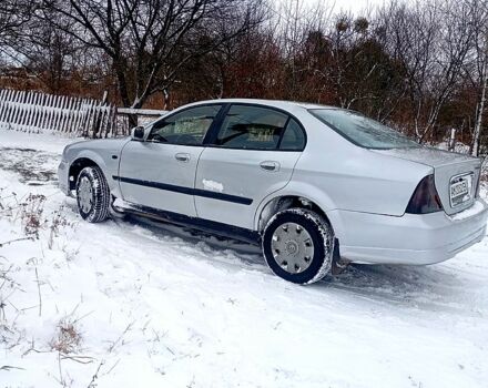Сірий Шевроле Еванда, об'ємом двигуна 2 л та пробігом 250 тис. км за 3500 $, фото 1 на Automoto.ua