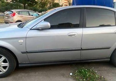 Сірий Шевроле Еванда, об'ємом двигуна 2 л та пробігом 172 тис. км за 4500 $, фото 1 на Automoto.ua