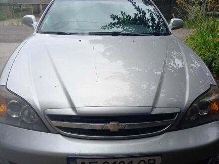 Шевроле Еванда 2005 у Никополе на Automoto.ua Сірий Шевроле Еванда, об'ємом двигуна 2 л та пробігом 242 тис. км за 4100 $, фото 1 на Automoto.ua