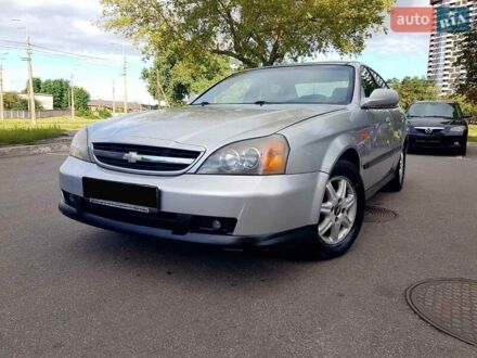 Серый Шевроле Эванда, объемом двигателя 2.5 л и пробегом 147 тыс. км за 3750 $, фото 1 на Automoto.ua