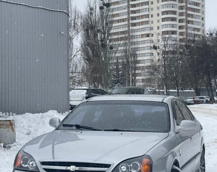 Серый Шевроле Эванда, объемом двигателя 2 л и пробегом 216 тыс. км за 3600 $, фото 1 на Automoto.ua