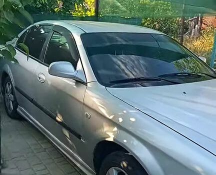 Сірий Шевроле Еванда, об'ємом двигуна 2 л та пробігом 200 тис. км за 2000 $, фото 1 на Automoto.ua