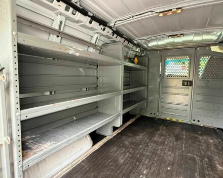 Белый Шевроле Експресс, объемом двигателя 4.8 л и пробегом 90 тыс. км за 13000 $, фото 10 на Automoto.ua