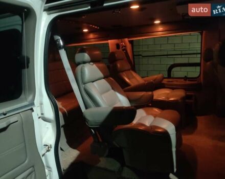 Белый Шевроле Експресс, объемом двигателя 5.7 л и пробегом 253 тыс. км за 20500 $, фото 5 на Automoto.ua