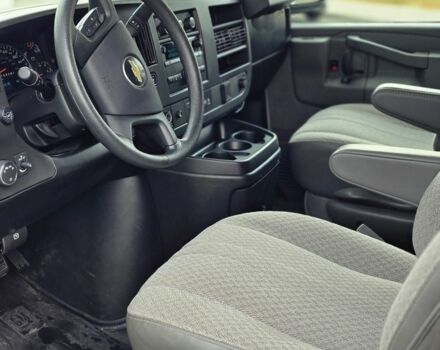 Белый Шевроле Експресс, объемом двигателя 6 л и пробегом 198 тыс. км за 21500 $, фото 10 на Automoto.ua