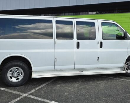 Белый Шевроле Експресс, объемом двигателя 6 л и пробегом 198 тыс. км за 21500 $, фото 3 на Automoto.ua