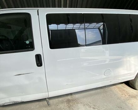 Белый Шевроле Експресс, объемом двигателя 6 л и пробегом 29 тыс. км за 24000 $, фото 3 на Automoto.ua